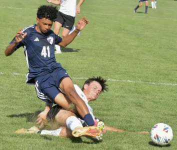 Boys soccer: Indians nudge Wildcats, 2-1